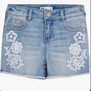 Kids jean shorts/Size 8
